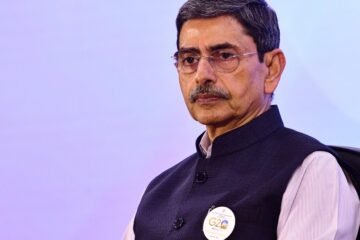 தமிழ்வழிக் கல்வி பயின்றோருக்கு அரசுப் பணியில் 20% முன்னுரிமை: ஆளுநர் ஒப்புதல்!