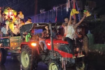 மழையையும் பொருட்படுத்தாமல் விநாயகர் சிலை ஊர்வலம்: சிவகங்கை தெப்பக்குளத்தில் விசர்ஜனம்!