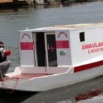 Srinagar LakeAmbulance TariqPatloo Sept 2021 சாலை இல்லாத இடத்தில் உயிர்காக்கும் நீர் ஆம்புலன்ஸ்: தால் ஏரியின் தாரிக் அகமது!