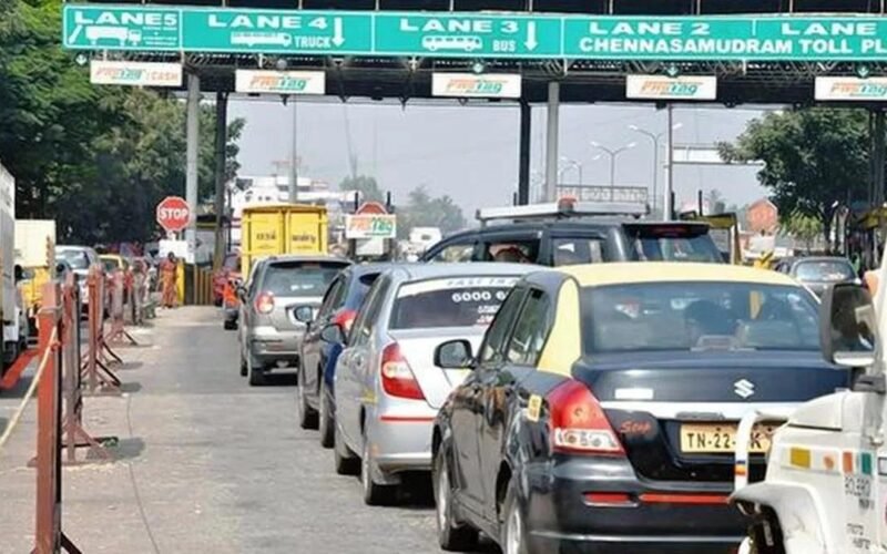 சுங்கச்சாவடிகளில் இனி காத்திருக்க வேண்டாம்: அக்டோபர் முதல் புதிய நடைமுறை 1 Barrier-Free