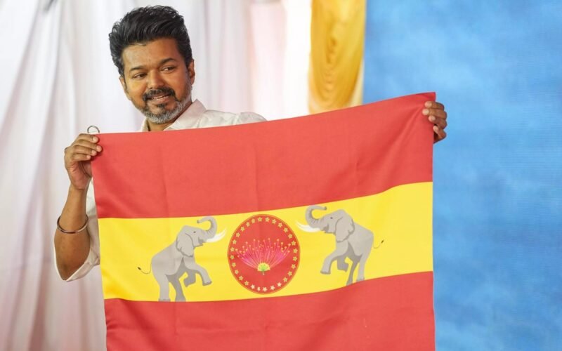 விசில் சின்னம் மூலம் அமைதியான ஜனநாயக புரட்சி – முதல்வர் விஜய் !! 1 TVK