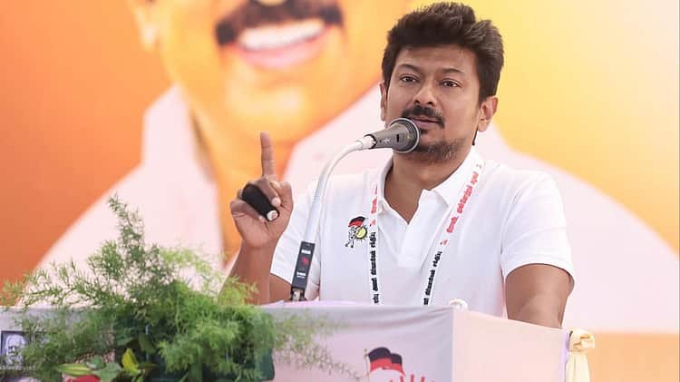 நவோதயா பள்ளிகள் விவகாரம்: மும்மொழிக் கொள்கையை திணிக்கும் பள்ளிகளை தடுத்து நிறுத்துவோம் –உதயநிதி 1 உதயநிதி ஸ்டாலின் நவோதயா பள்ளிகள் விவகாரம்: மும்மொழிக் கொள்கையை திணிக்கும் பள்ளிகளை தடுத்து நிறுத்துவோம் –உதயநிதி
